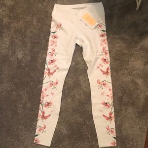 NWT Salar Powerhold leggings in White Lillie